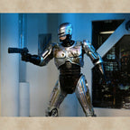 Ultimate Battle Damaged Robocop with Chair Action Figur